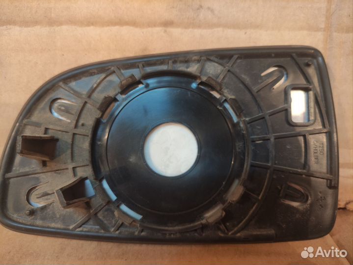 Стекло правого зеркала Chevrolet Aveo T250