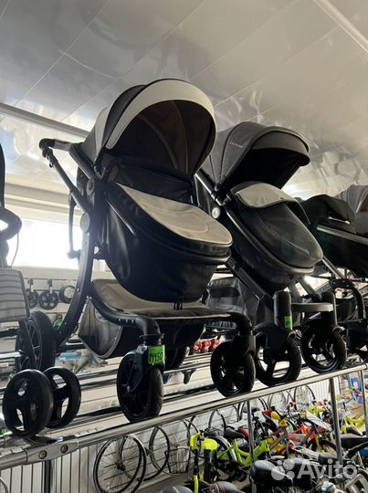 Прогулочная коляска новая
