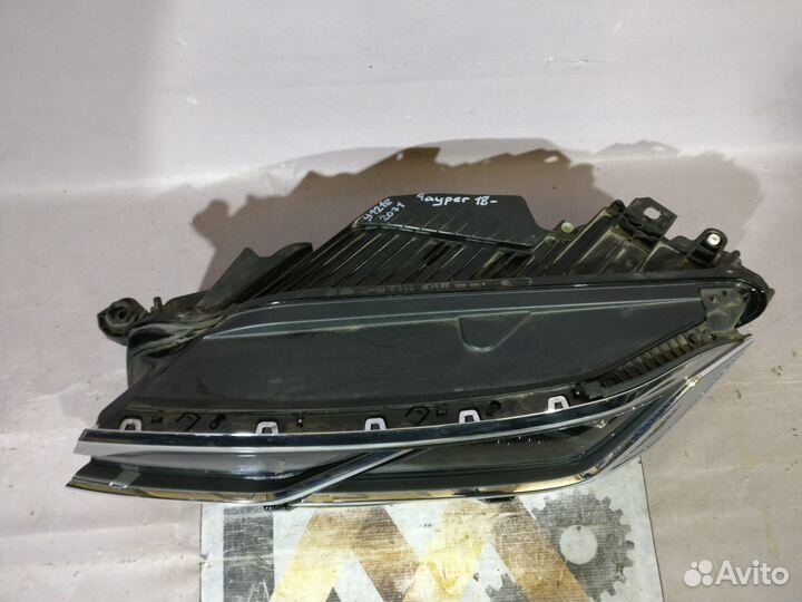 Фольцваген Туарег 2018- Фара левая