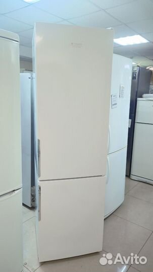 Холодильник Hotpoint Ariston HF 4200W