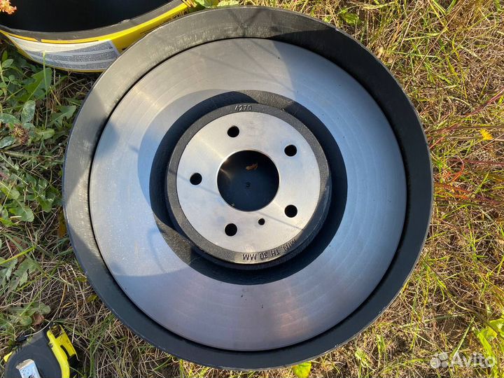 Диск тормозной передний новый - 2 шт Infiniti Q50