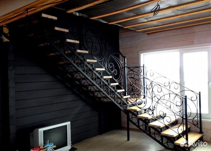 Лестница прямая на металлокаркасе