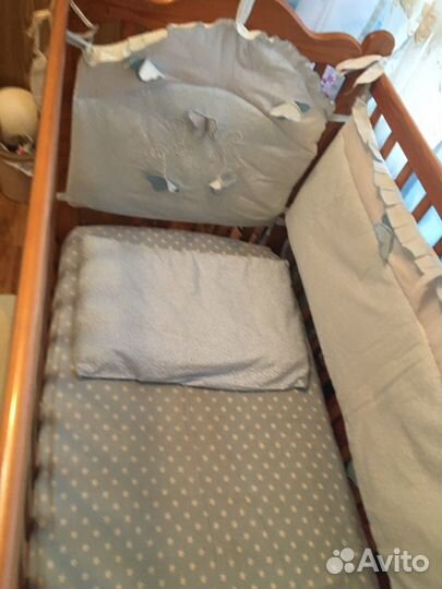 Кроватка детская с маятником