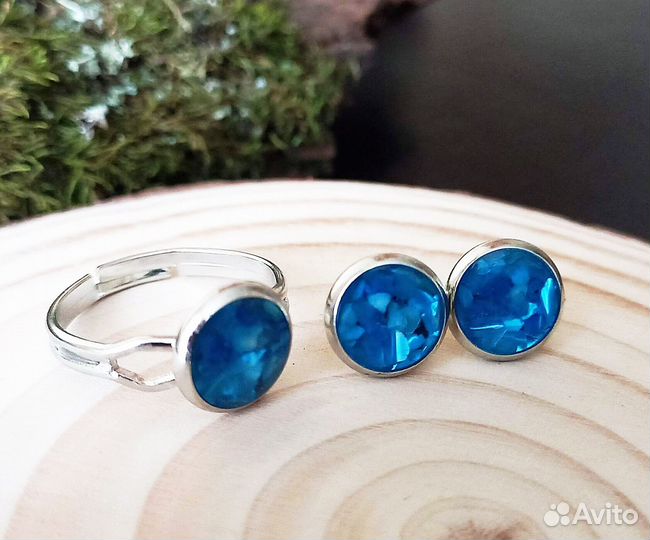 Серьги гвоздики и колечко с перламутром.Синие