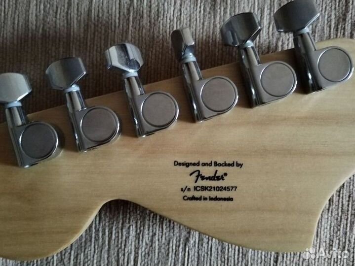 Электрогитара Squier by fender Mustang