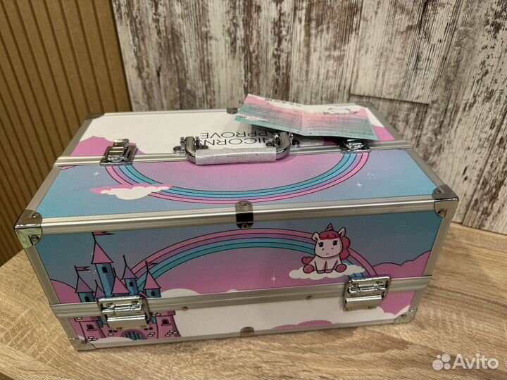 Макияжный набор в кейсе 