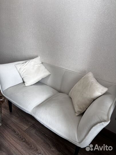 Небольшой диван
