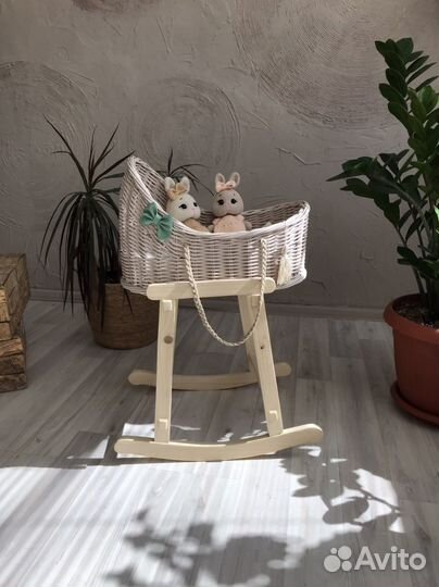 Кроватка-качалка для куклы. Кукольная кроватка