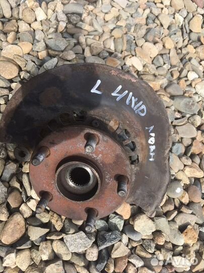 Кулак поворотный правый 4wd noah voxy 2002