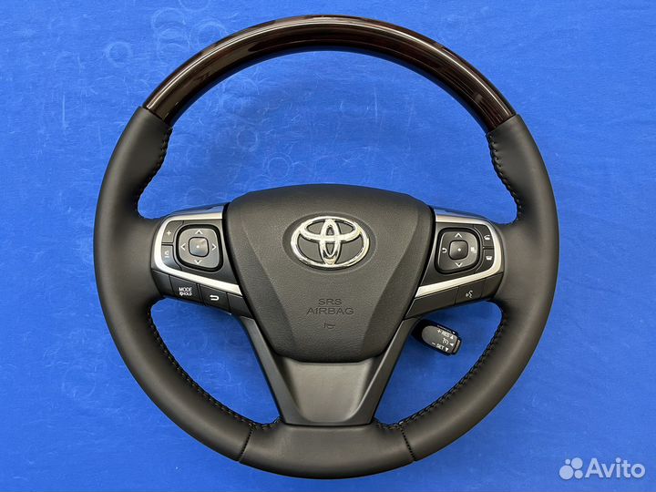 Оригинальный руль с косточкой Toyota Camry 55