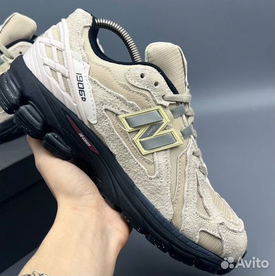 Бежевые кроссовки New Balance 1906