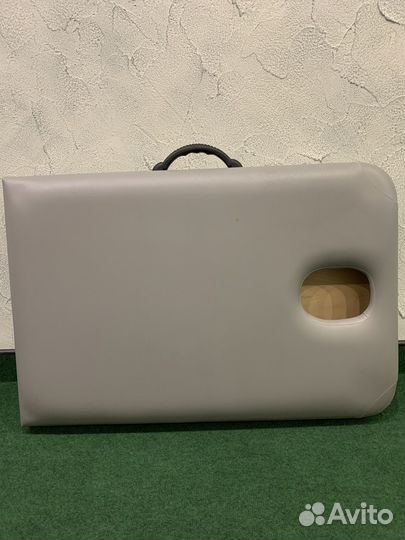 Кушетка для массажа с вырезом