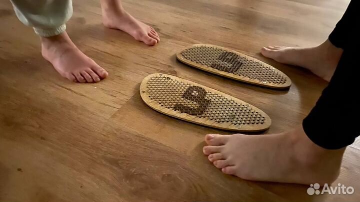 Гвоздестояние практики на досках садху