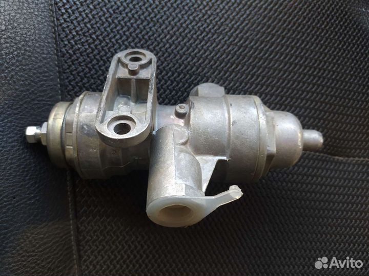 Регулятор давления пневмотормозов