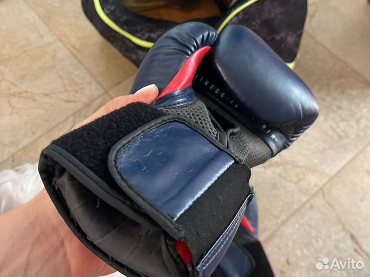 Боксерские перчатки Everlast