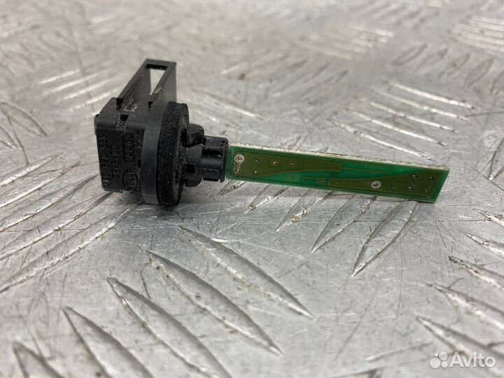 Б/У датчик температуры воздуха Audi A6 С5 ALF 2.4