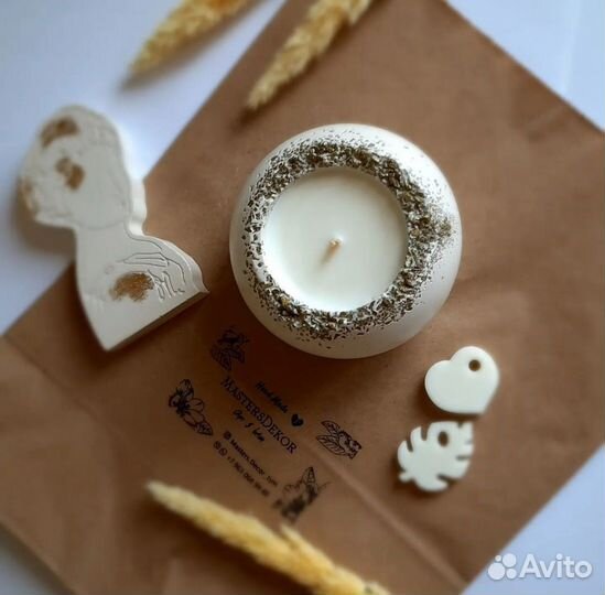 Аромасвеча в гипсовом подсвечнике