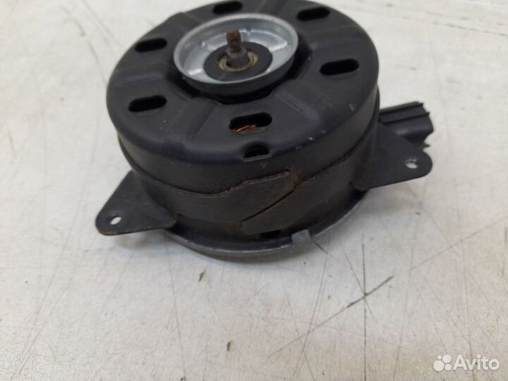 Моторчик вентилятора Toyota Rav4 30 2005-2013