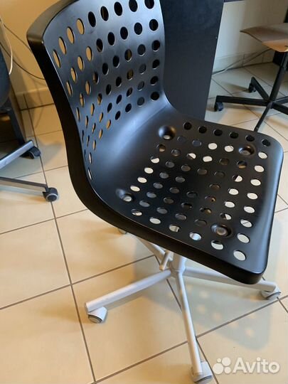 Офисное кресло вращающееся регулируемое по высоте