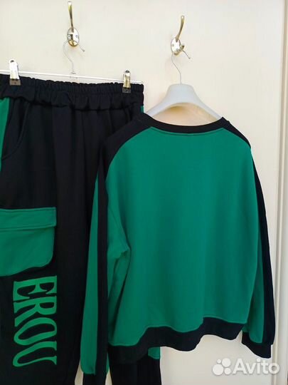 Новый женский фирменный костюм спортивный