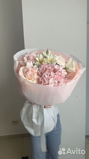 Пышный букет с гортензией