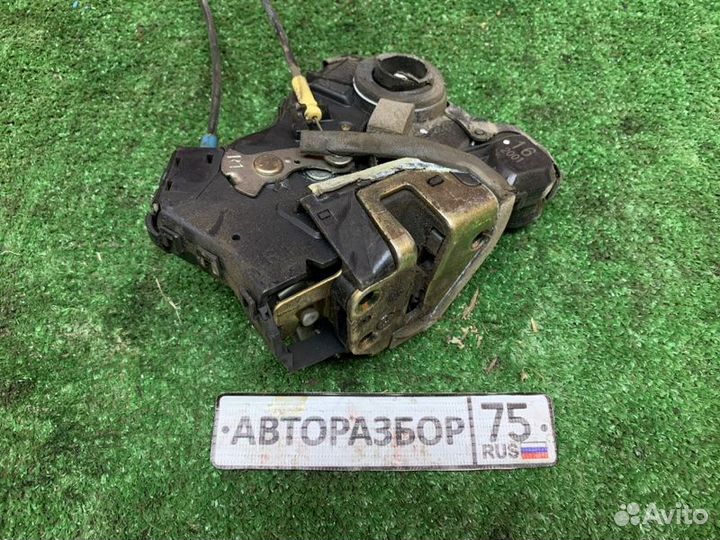 Замок двери передний правый Toyota Ist NCP61 1nzfe