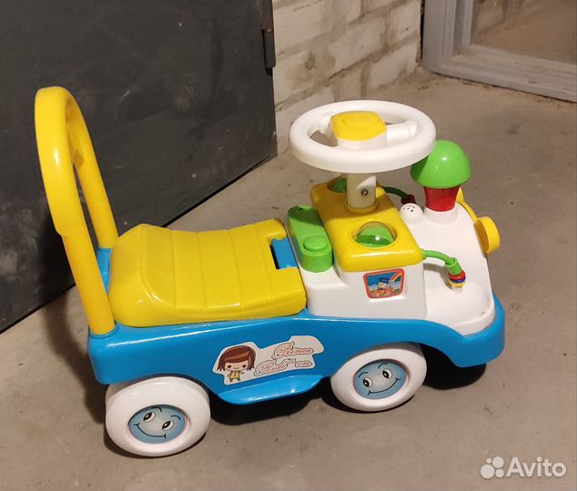 Машинка каталка музыкальная