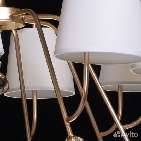 Элегантная потолочная люстра Вега бренда MW-light