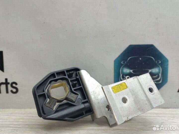 Кронштейн радиатора левый Bmw 3 F30 N55B30 2012