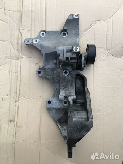 Кронштейн генератора VW Tiguan 2.0TDI