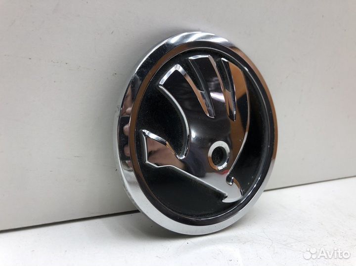 Эмблема на дверь багажника Skoda Kodiaq