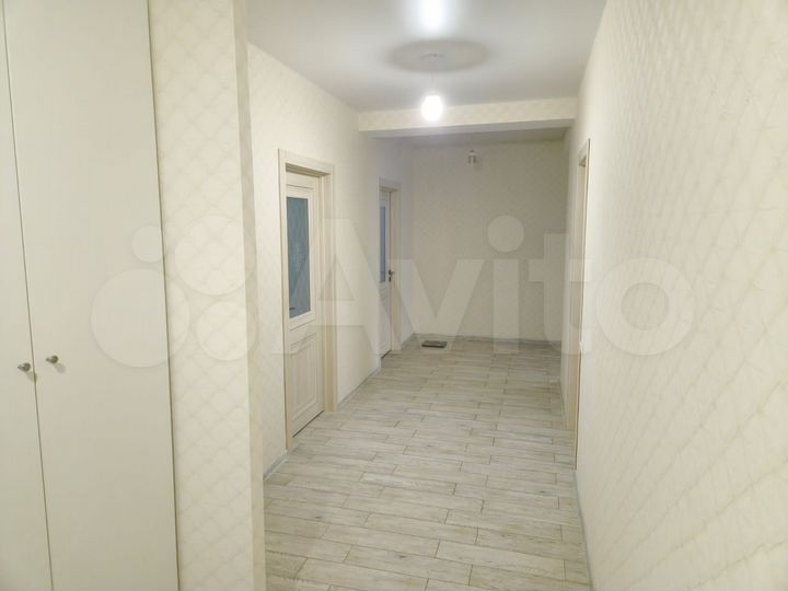 3-к. квартира, 126 м², 1/3 эт.