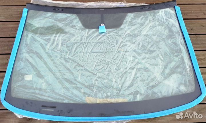 Лобовое стекло на Тойота Рав 4