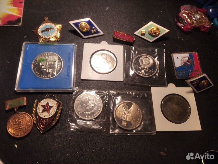 Значки, монеты и медали СССР