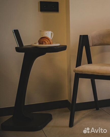 Прикроватный столик