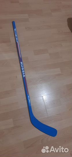 Продам хоккейную клюшку