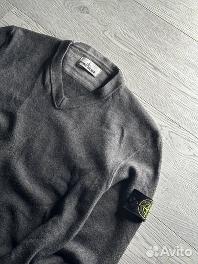 Оригинальный шерстяной свитер stone island