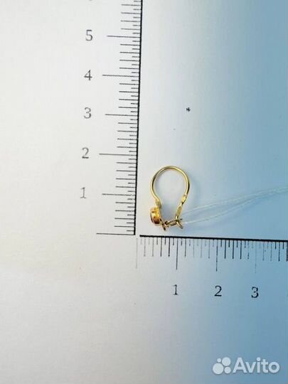 Золотые серьги с камнем
