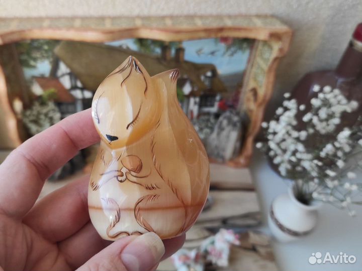 Фигурки-сувениры из селенита, стекла, фарфора