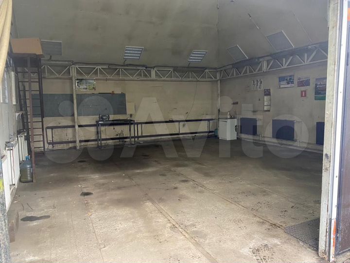 Гараж, > 30 м²