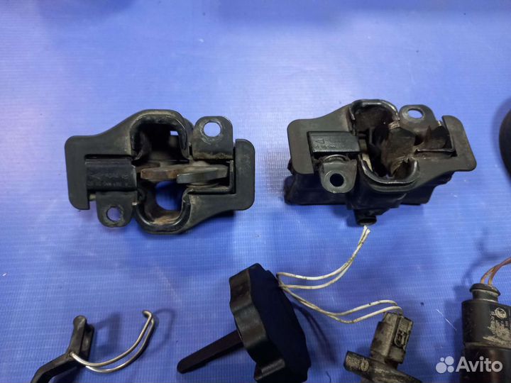 Замок капота Mercedes benz w203 c320