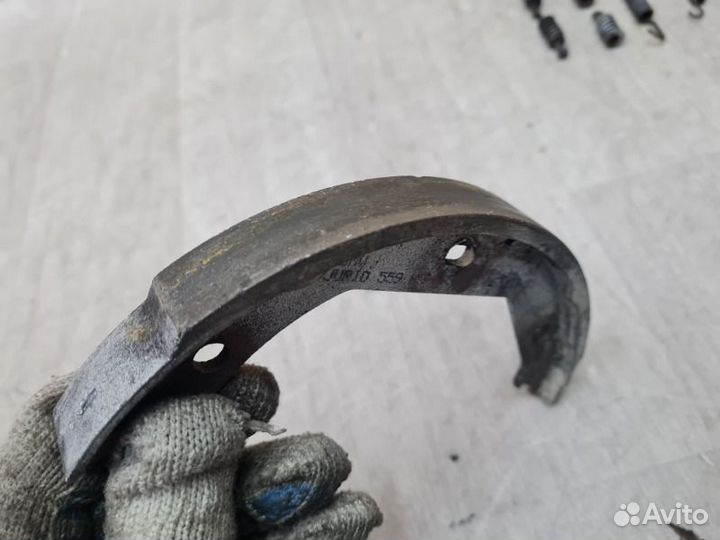 Колодки ручника Bmw 3 E90 N52B30A 2005