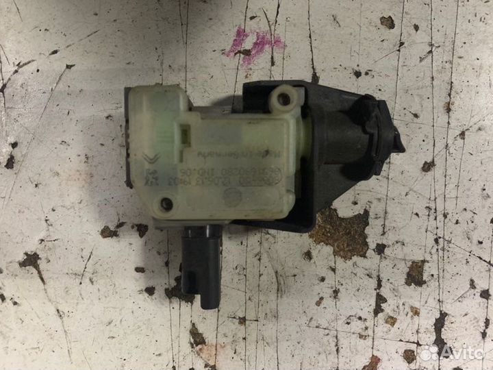 Замок лючка бензобака Peugeot 308