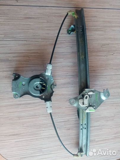 Механизм стеклоподьемника задней левой двери