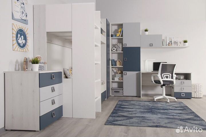 Кровать двухъярусная деревянная