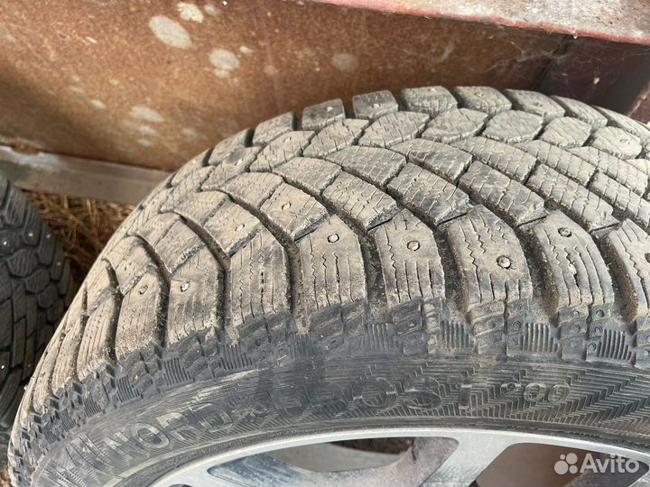 Gislaved Nord Frost 200 215/55 R17 98T