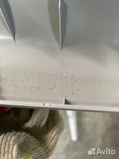 Обшивка крышки багажника Toyota Land Cruiser 200