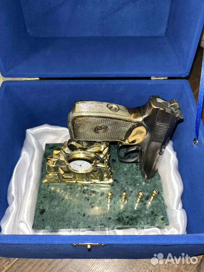 Настольный прибор из бронзы (пистолет) с часами