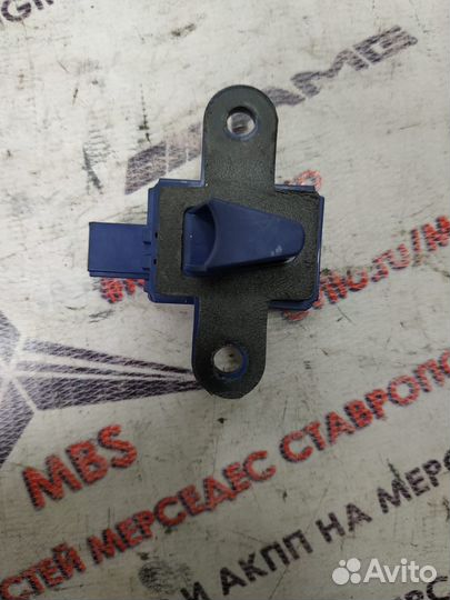 Датчик удара передний w212 Mercedes