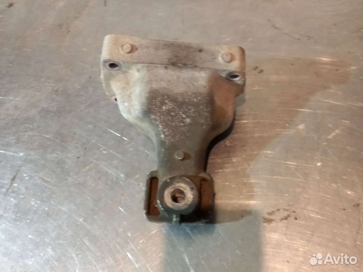 Кронштейн двигателя Mercedes W163 ML400